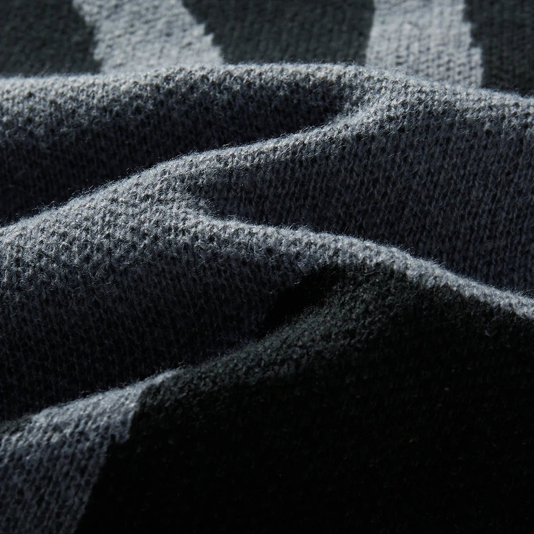 Men’s Crew Neck Knitted Jumper – Long Sleeve Abstract Pattern Pullover with Ribbed Cuffs