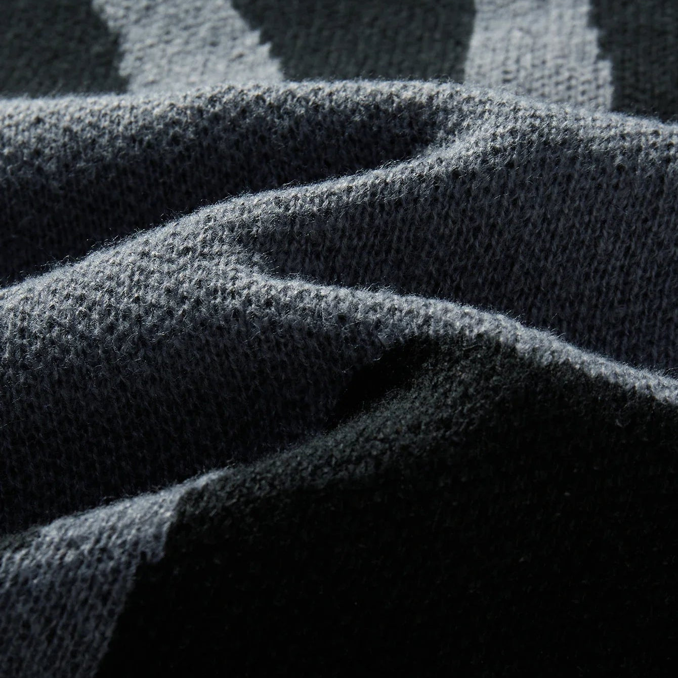 Men’s Crew Neck Knitted Jumper – Long Sleeve Abstract Pattern Pullover with Ribbed Cuffs